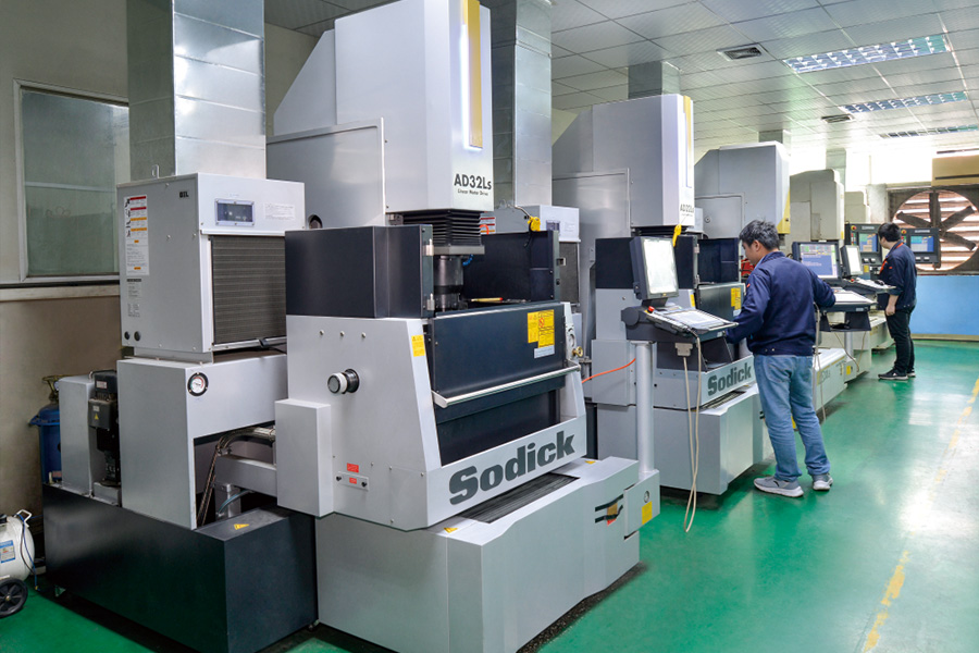 沙迪克镜面火花机